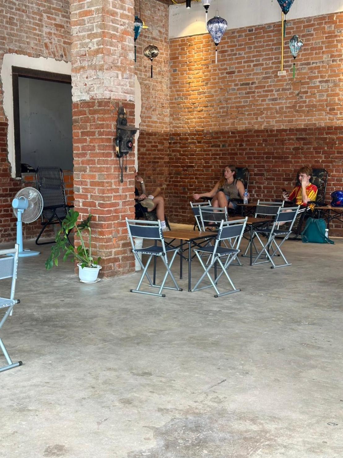 Via Thakhek Hostel & Cafe 외부 사진