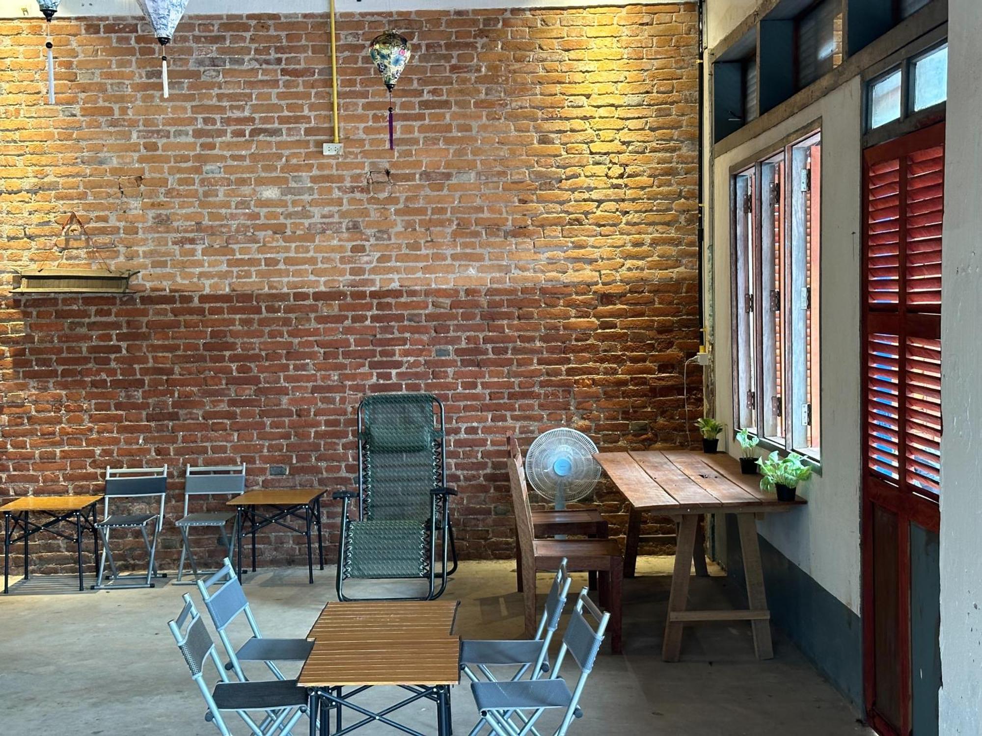 Via Thakhek Hostel & Cafe 외부 사진